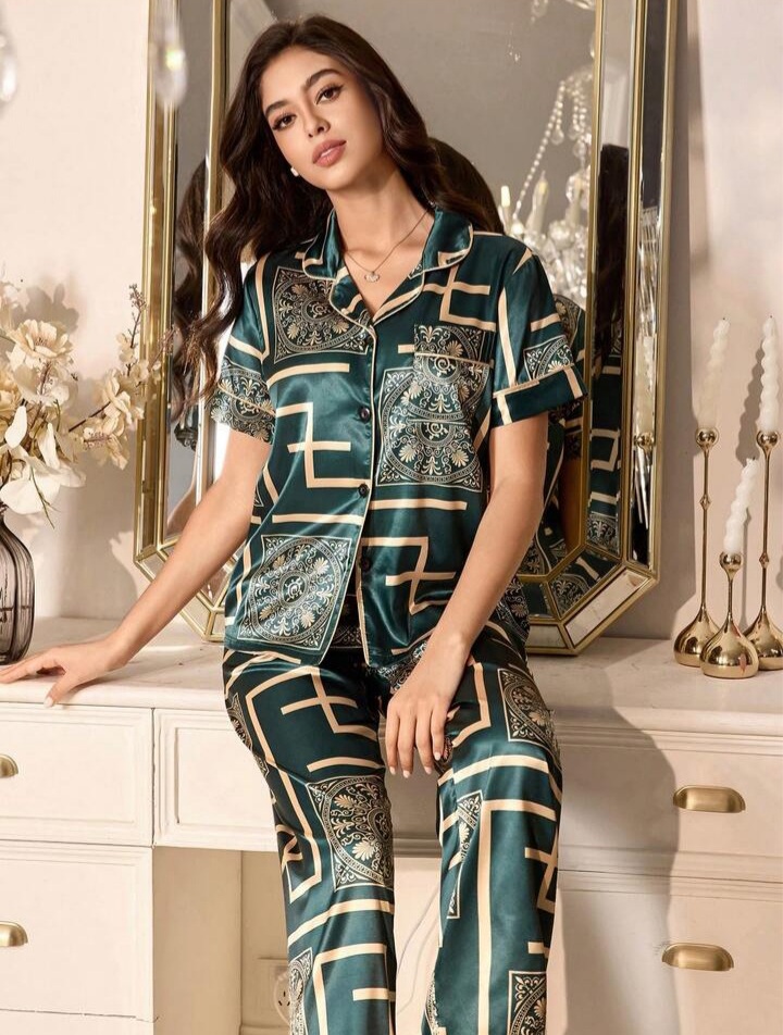 LuxeNights Womens Elegant Geomet Ric Totem Retro Print Faux Silk Carding